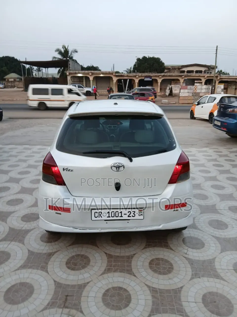 Toyota Vitz 2010 White
