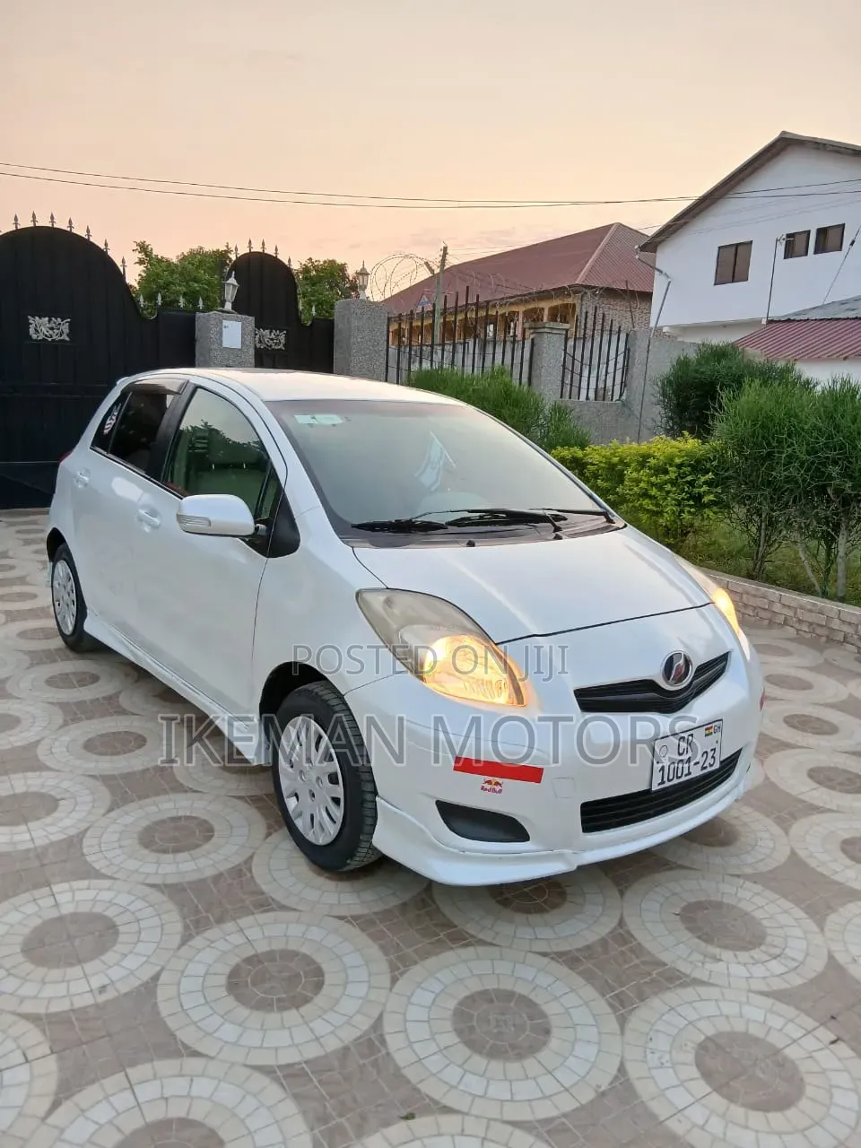 Toyota Vitz 2010 White