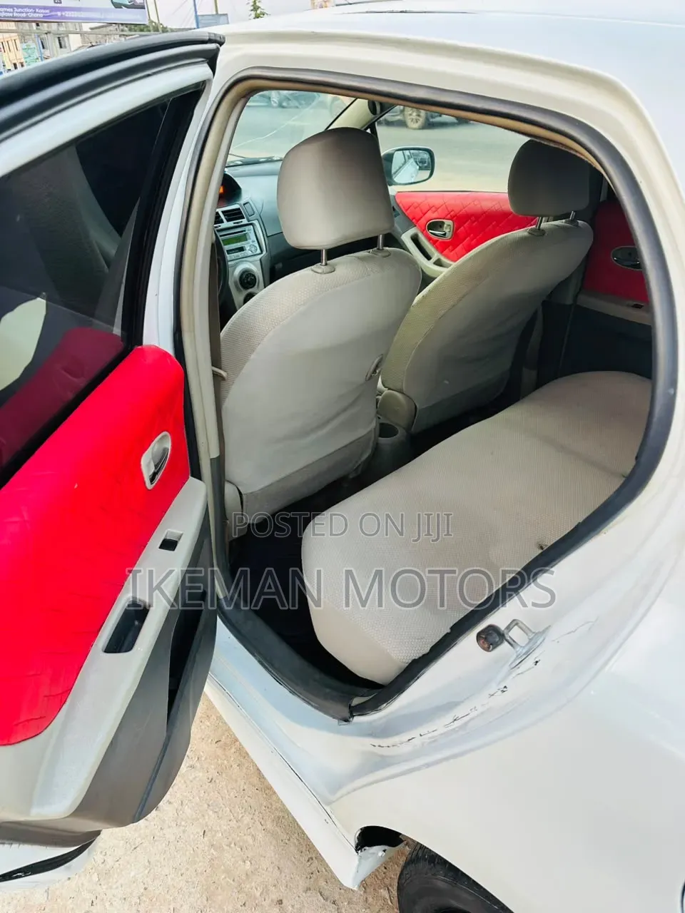 Toyota Vitz 2010 White
