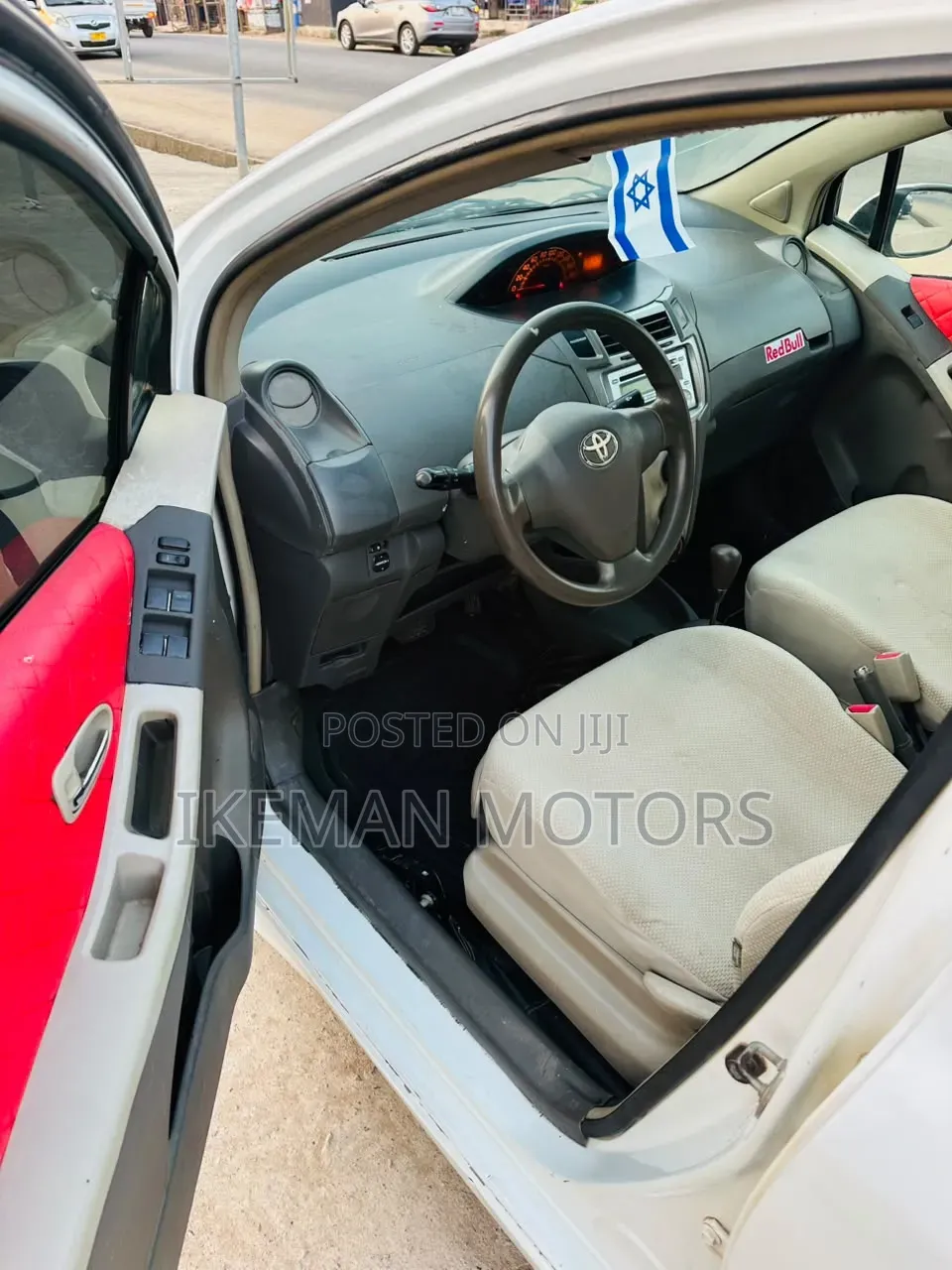 Toyota Vitz 2010 White