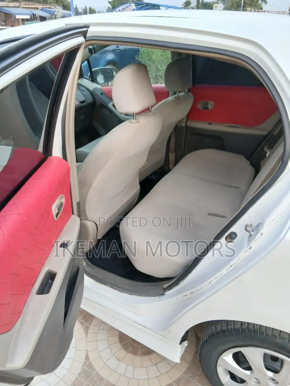 Toyota Vitz 2010 White