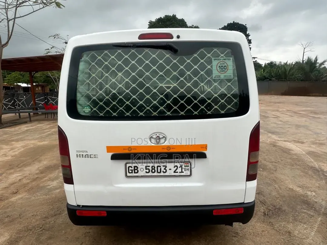 Toyota HiAce 2015 White