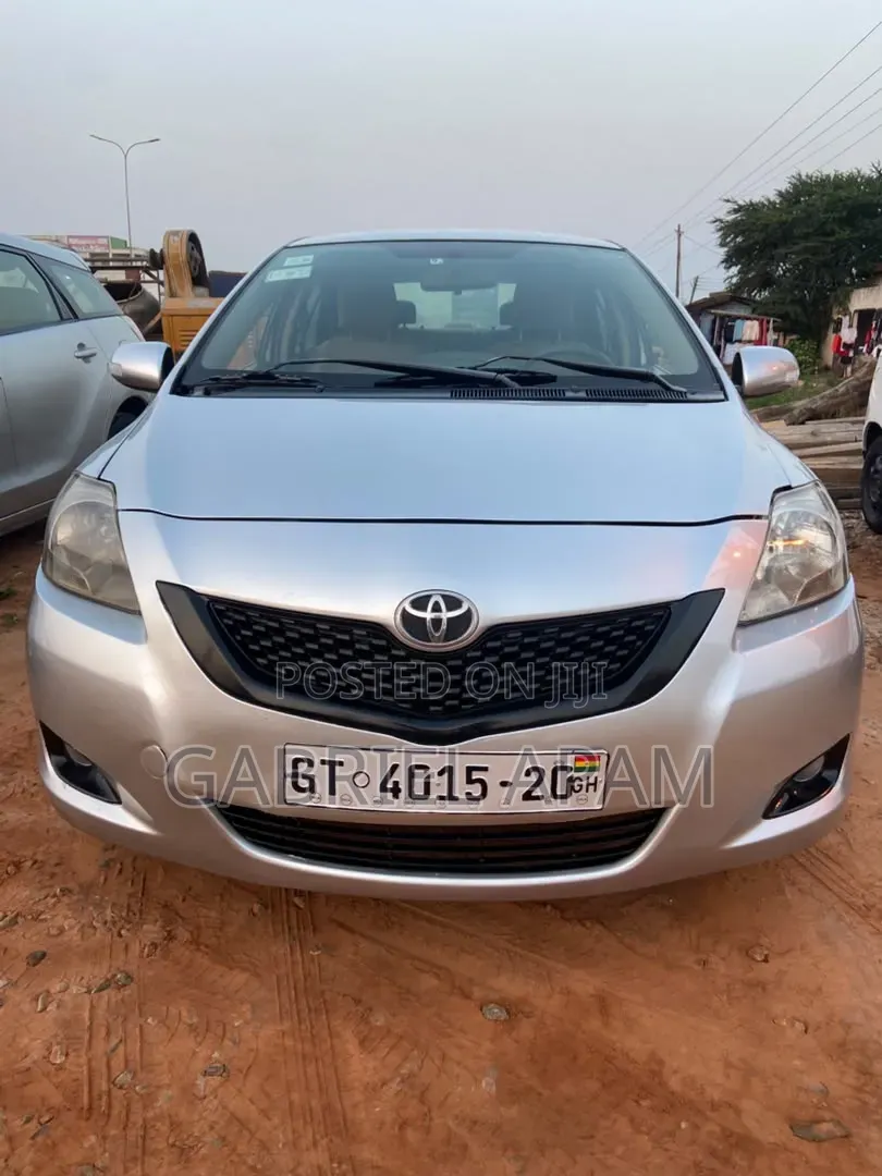 Toyota Belta 2010 Silver