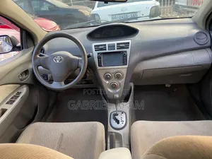Toyota Belta 2010 Silver