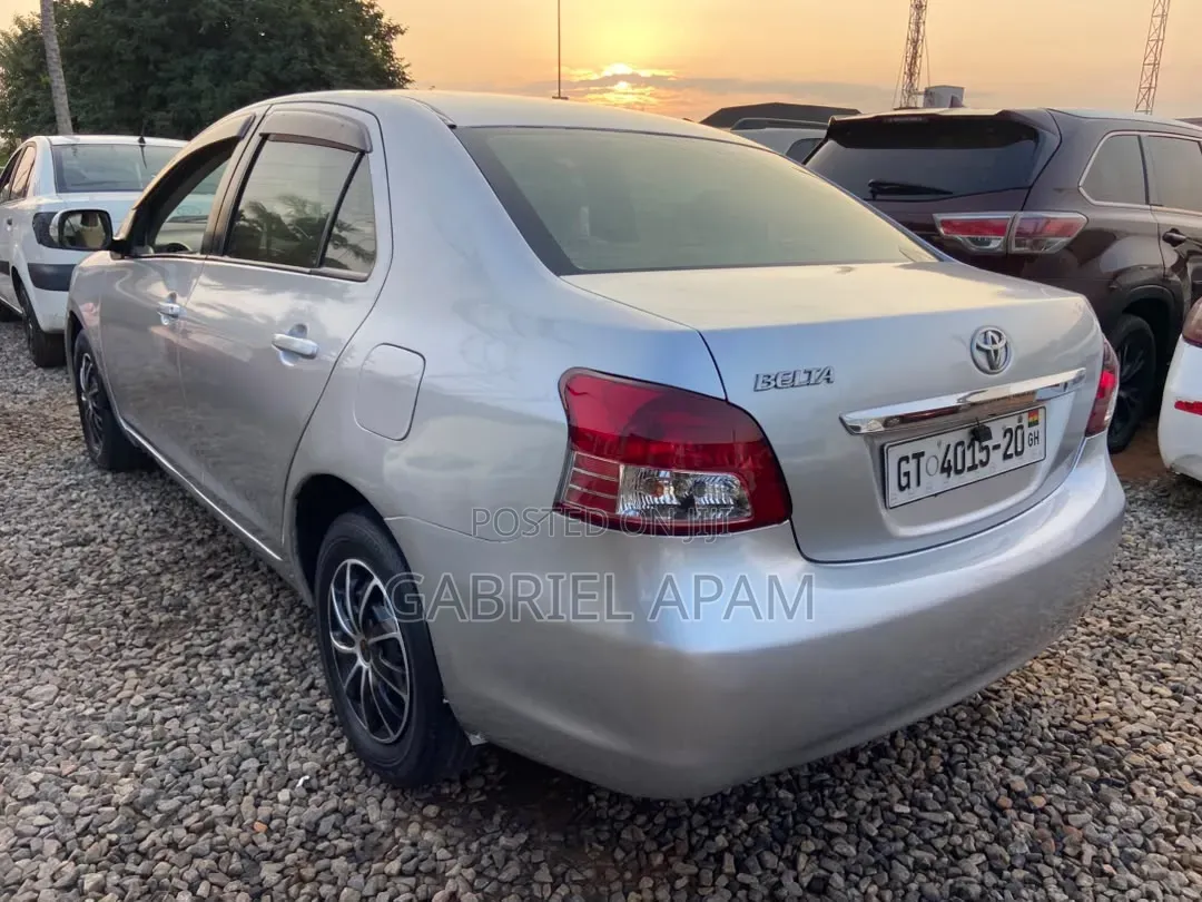 Toyota Belta 2010 Silver