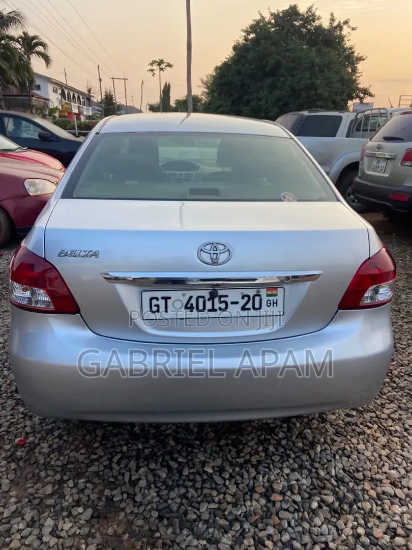 Toyota Belta 2010 Silver