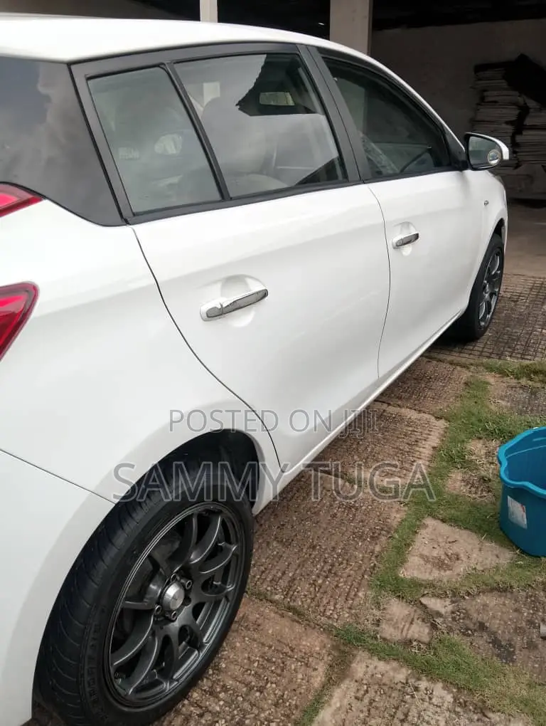 Toyota Yaris 2014 White