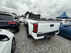 Toyota Tacoma SR5 Double Cab 6' Bed AT 2024 White