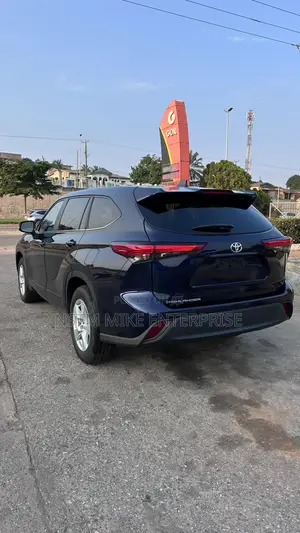 Toyota Highlander 2023 Blue