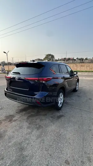 Toyota Highlander 2023 Blue
