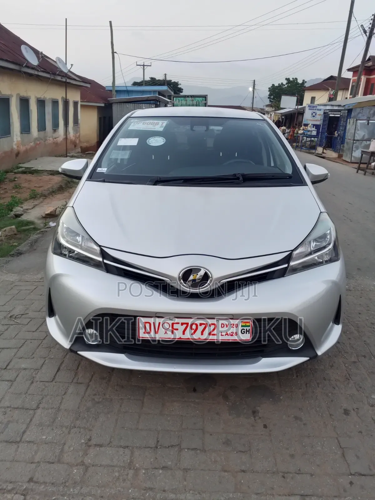 Toyota Vitz 2016 Silver