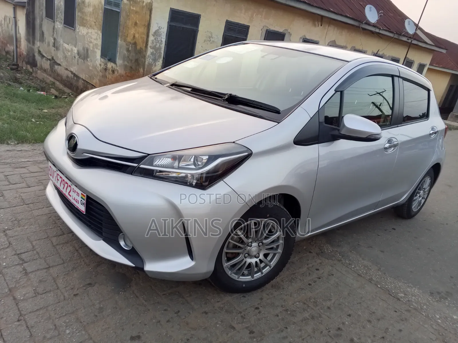 Toyota Vitz 2016 Silver