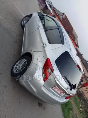 Toyota Vitz 2016 Silver