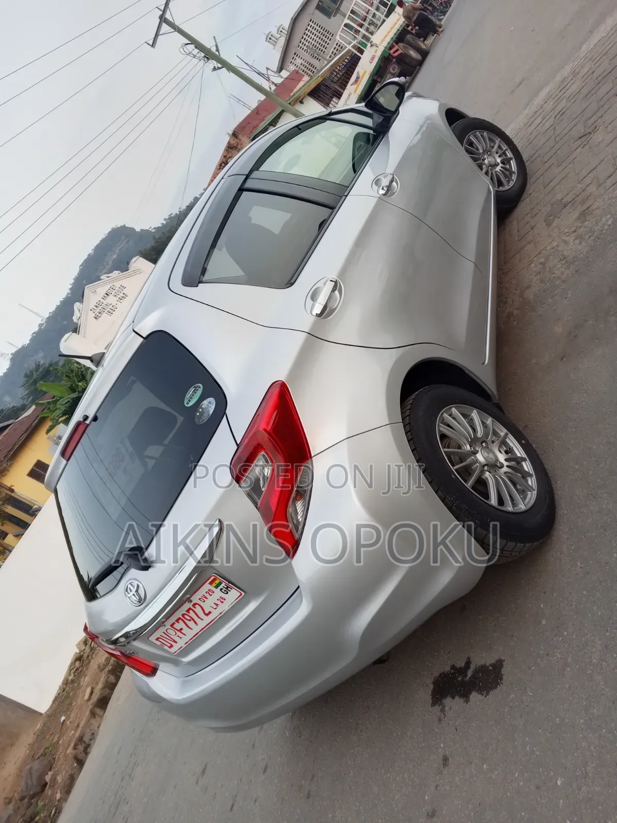 Toyota Vitz 2016 Silver