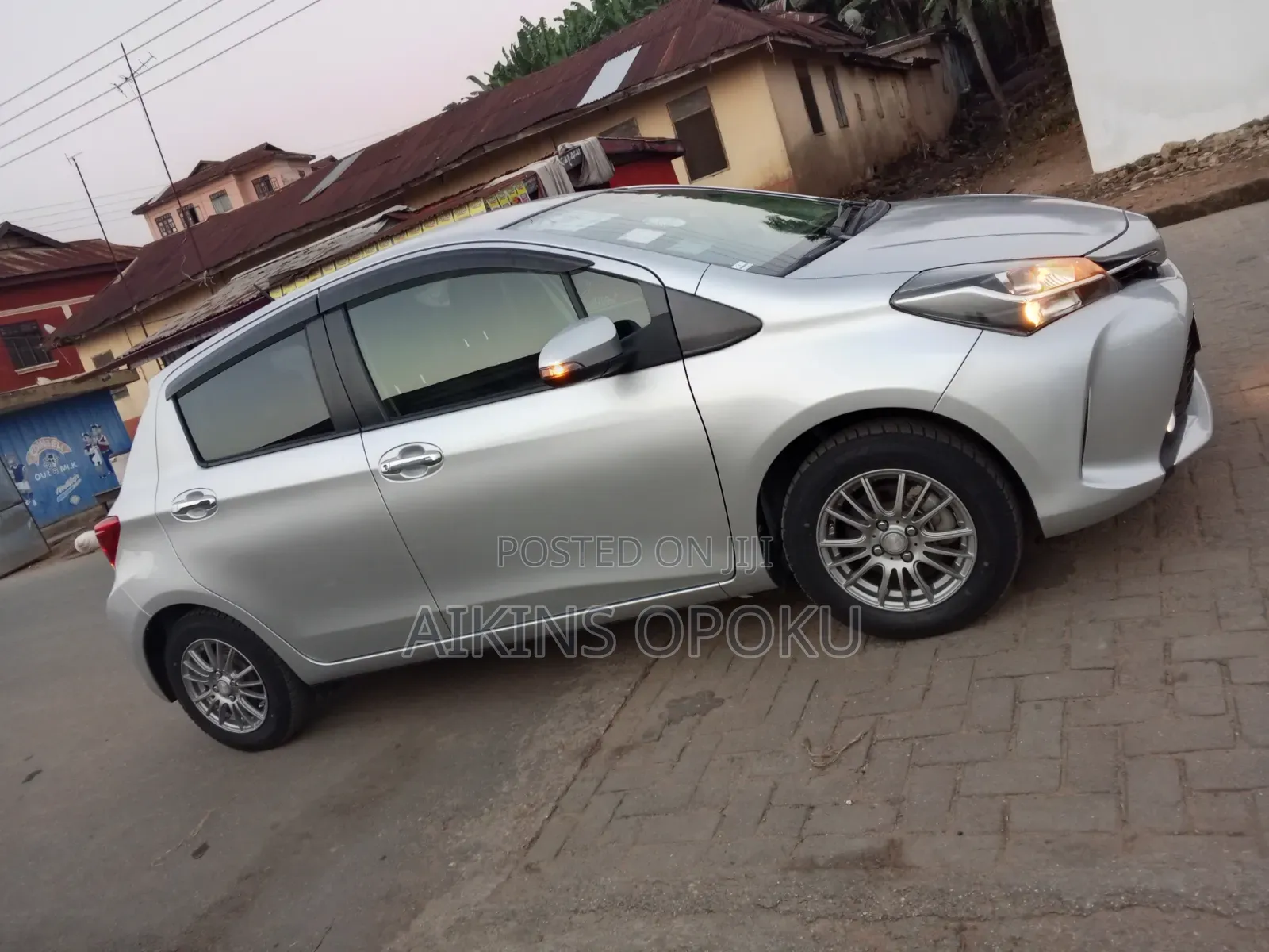 Toyota Vitz 2016 Silver