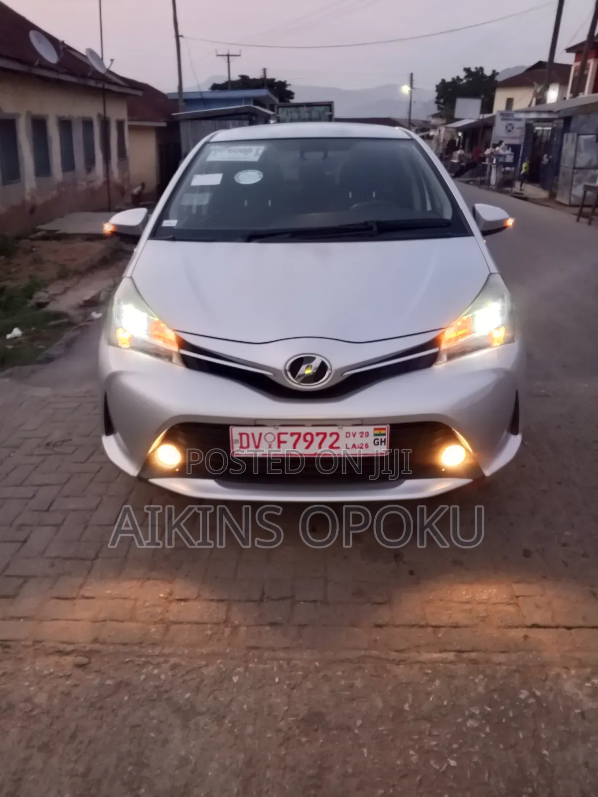 Toyota Vitz 2016 Silver