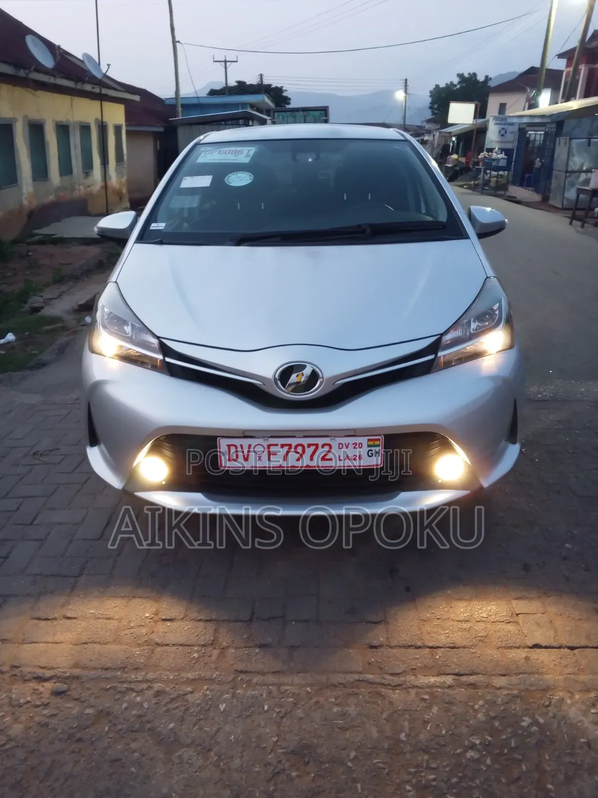 Toyota Vitz 2016 Silver