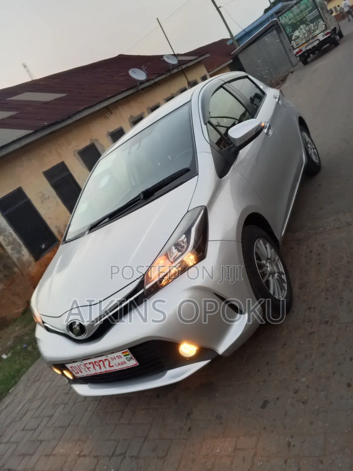 Toyota Vitz 2016 Silver