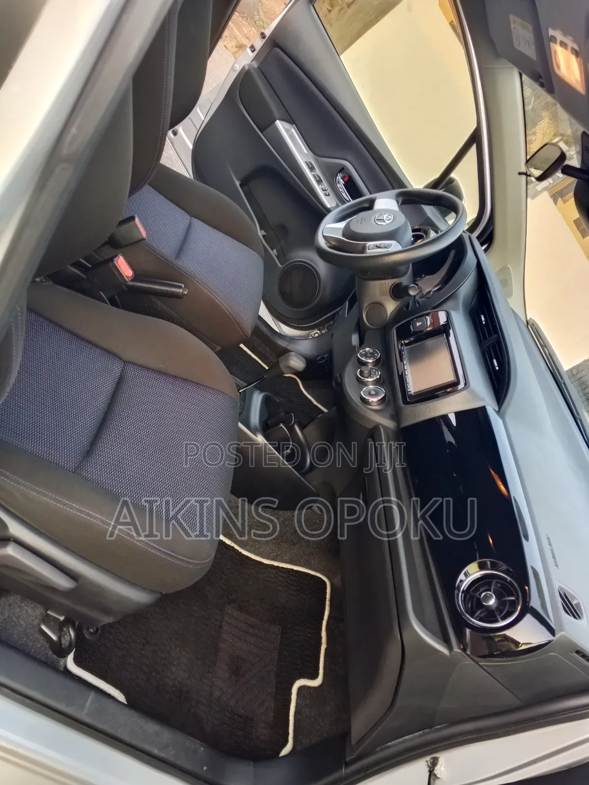 Toyota Vitz 2016 Silver