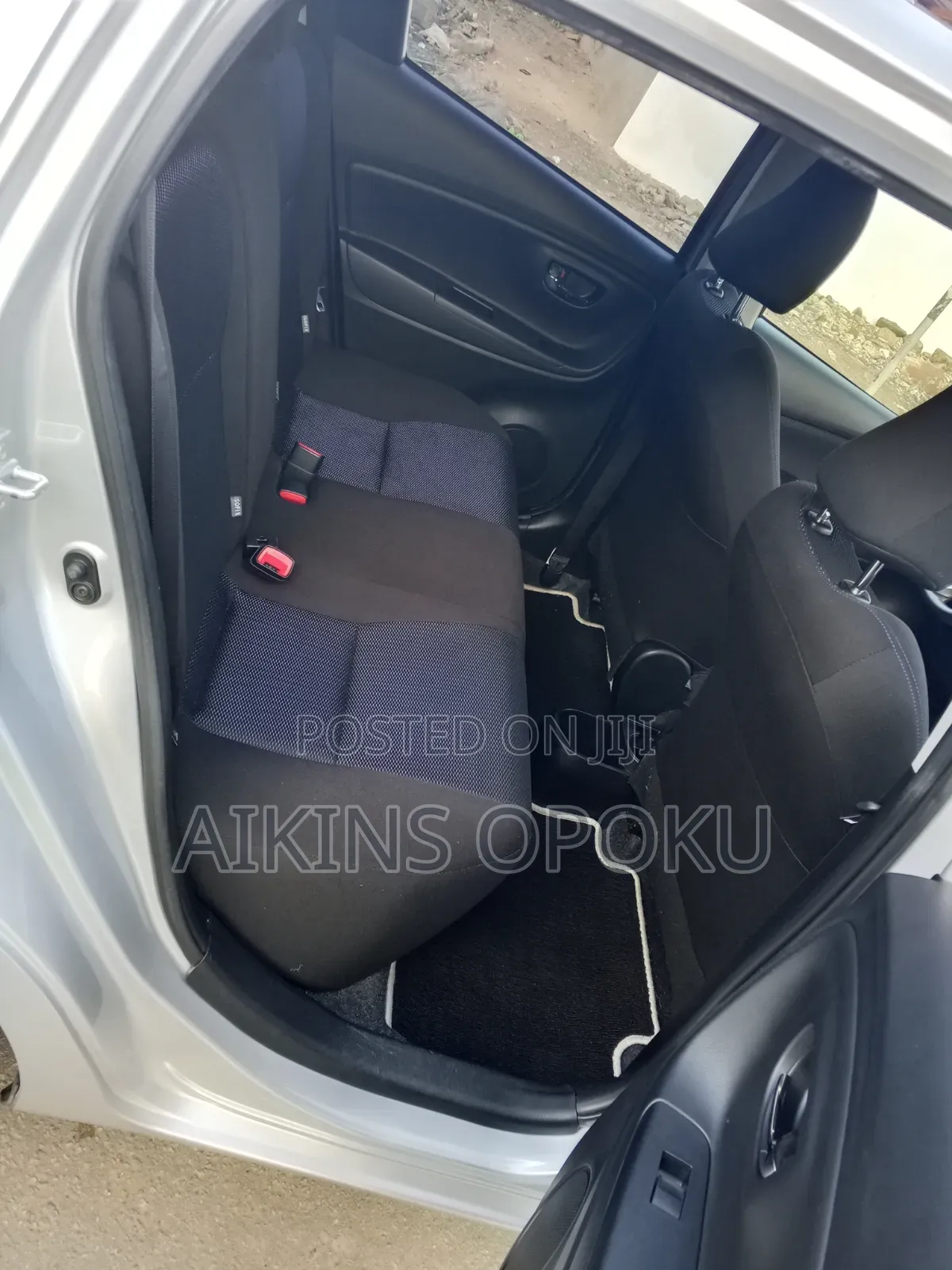 Toyota Vitz 2016 Silver
