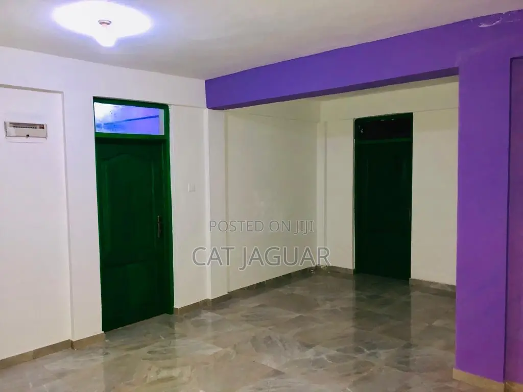 3bdrm Block of Flats in SSNIT Flats for sale