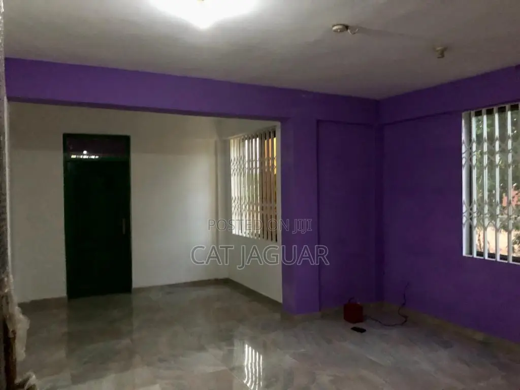 3bdrm Block of Flats in SSNIT Flats for sale