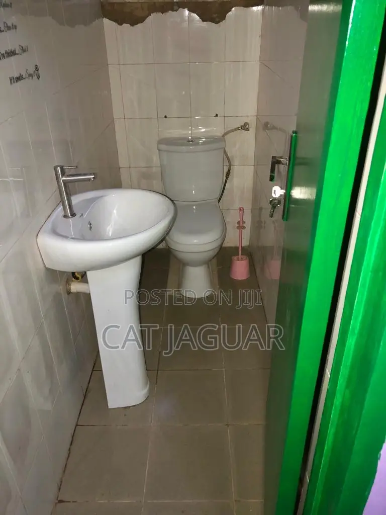 3bdrm Block of Flats in SSNIT Flats for sale