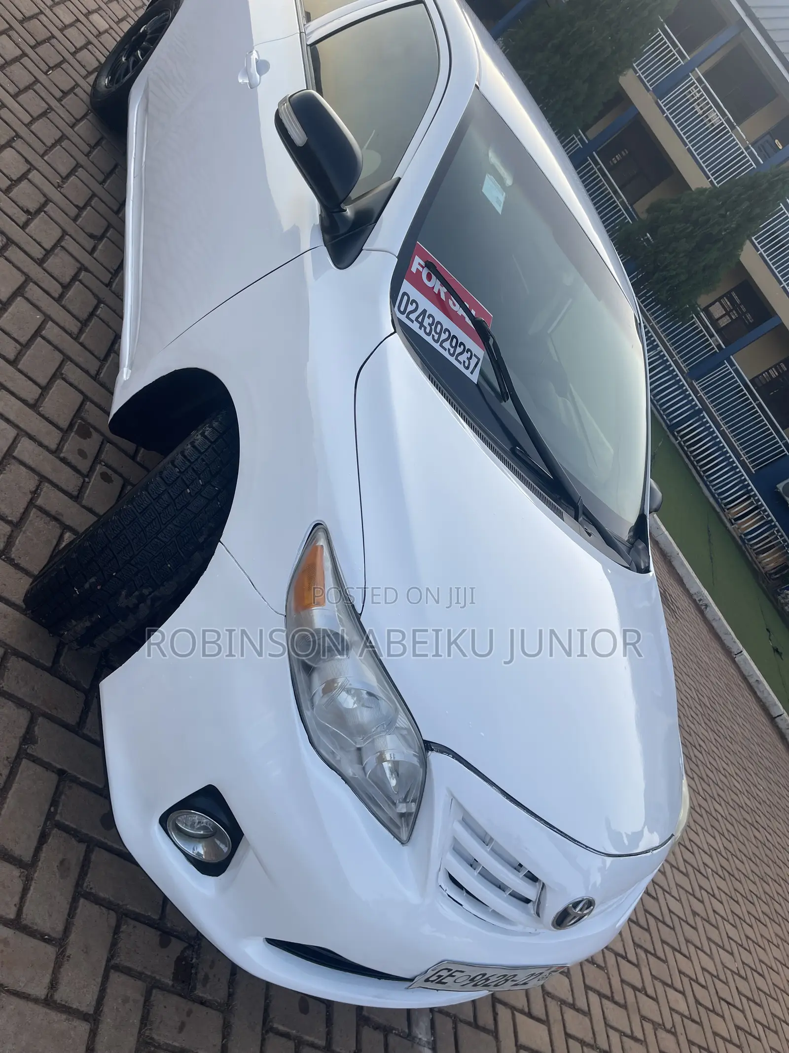Toyota Corolla LE 4dr Sedan (1.8L 4cyl 4A) 2012 White