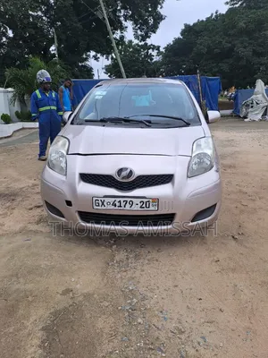 Toyota Vitz 2010 Gray