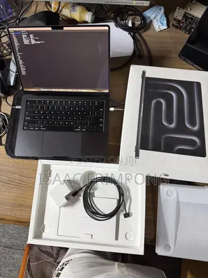 Laptop Apple MacBook Pro 2025 M5 16GB Apple M5 SSD 1T
