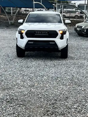 Toyota Tacoma 2024 White