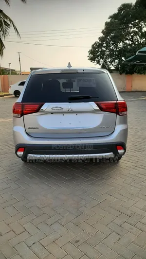 Mitsubishi Outlander 2017 Silver