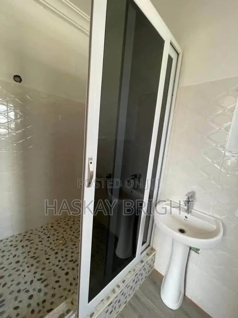 2bdrm Apartment in Adjiriganor for rent