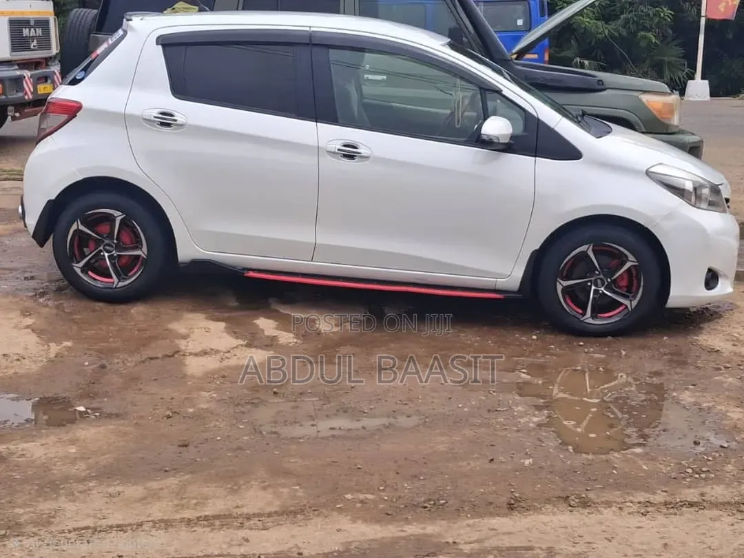 Toyota Vitz 2013 White