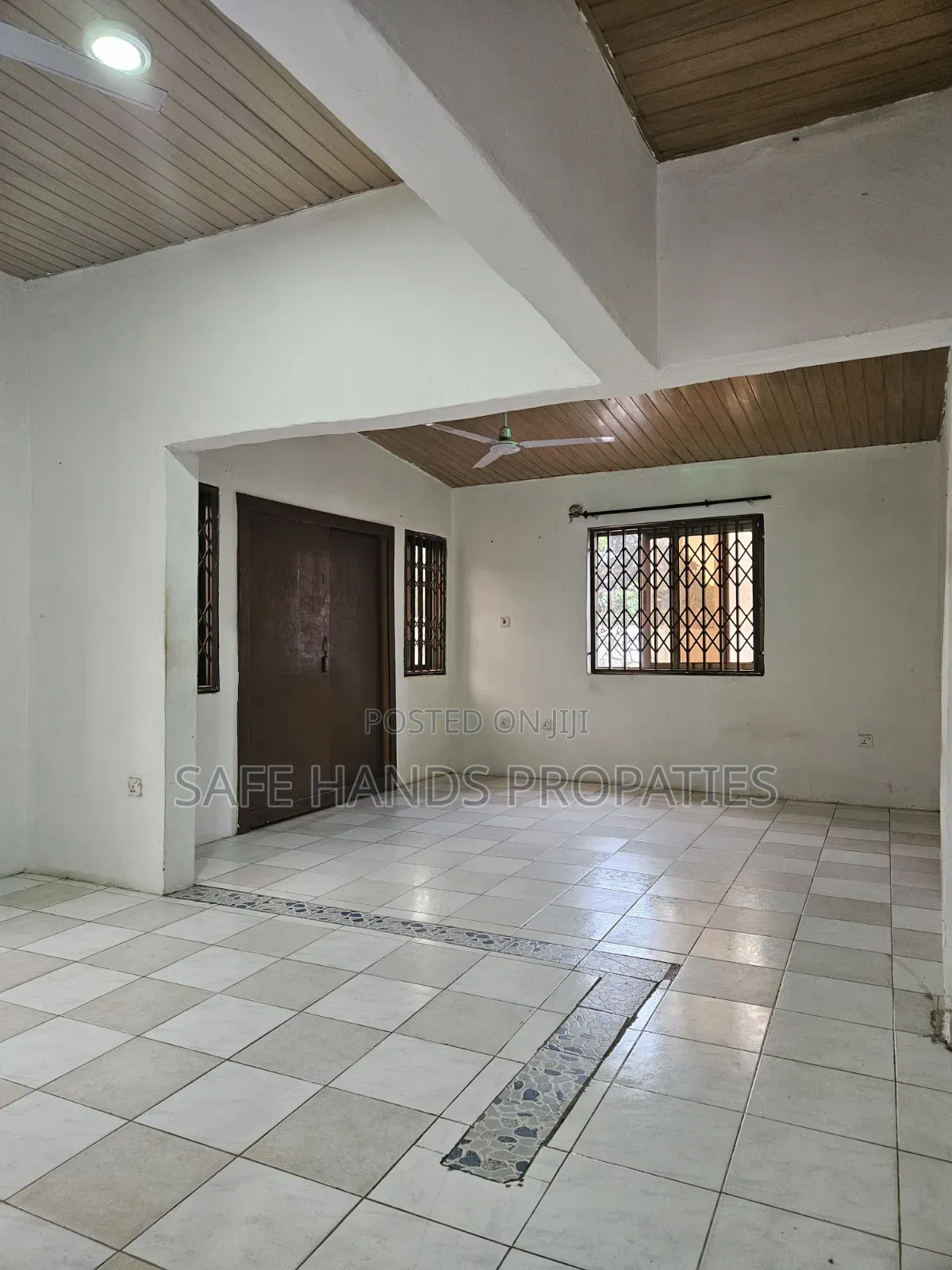 2bdrm House in Lakeside, Accra Metropolitan for rent