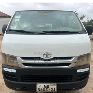 Toyota HiAce 2015 White