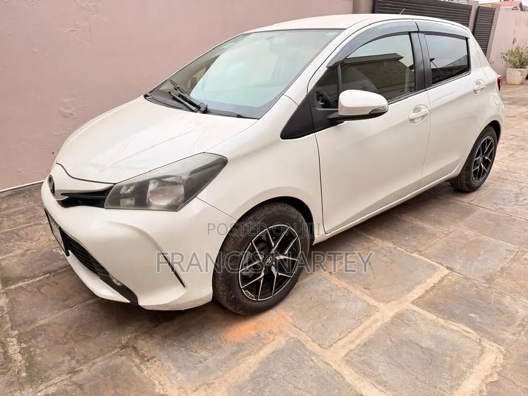 Toyota Vitz 2015 White