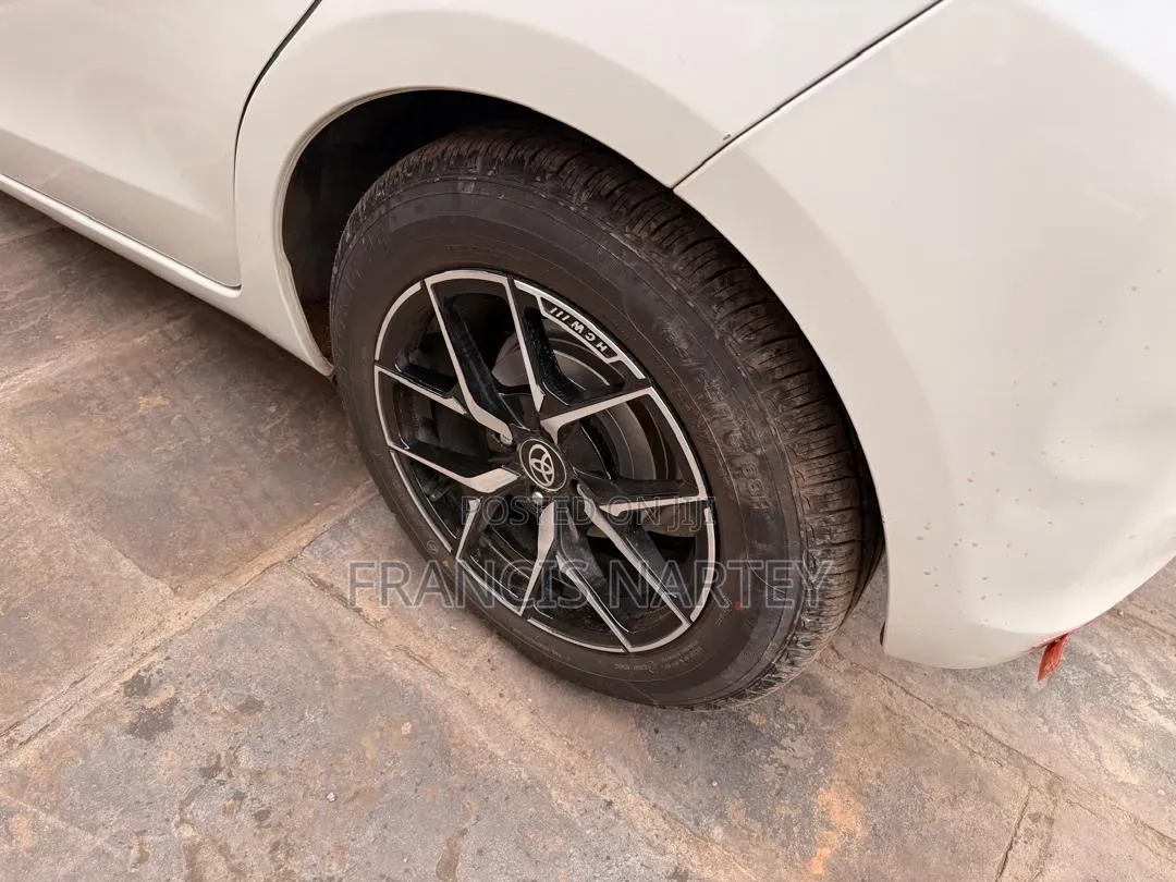 Toyota Vitz 2015 White