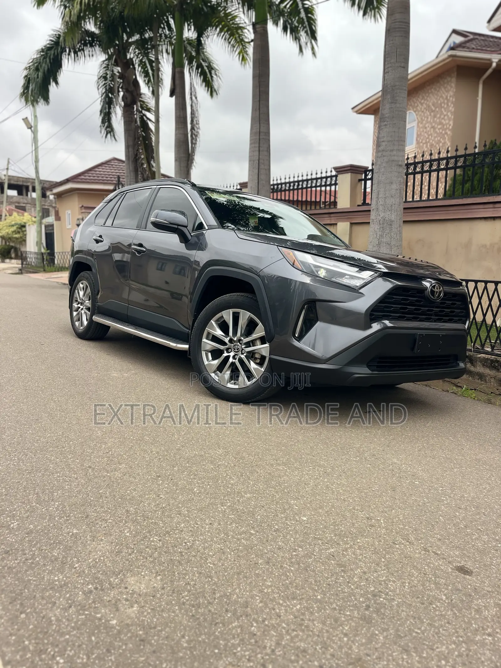 Toyota RAV4 XLE Premium 2025 Gray