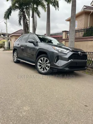 Toyota RAV4 XLE Premium 2025 Gray