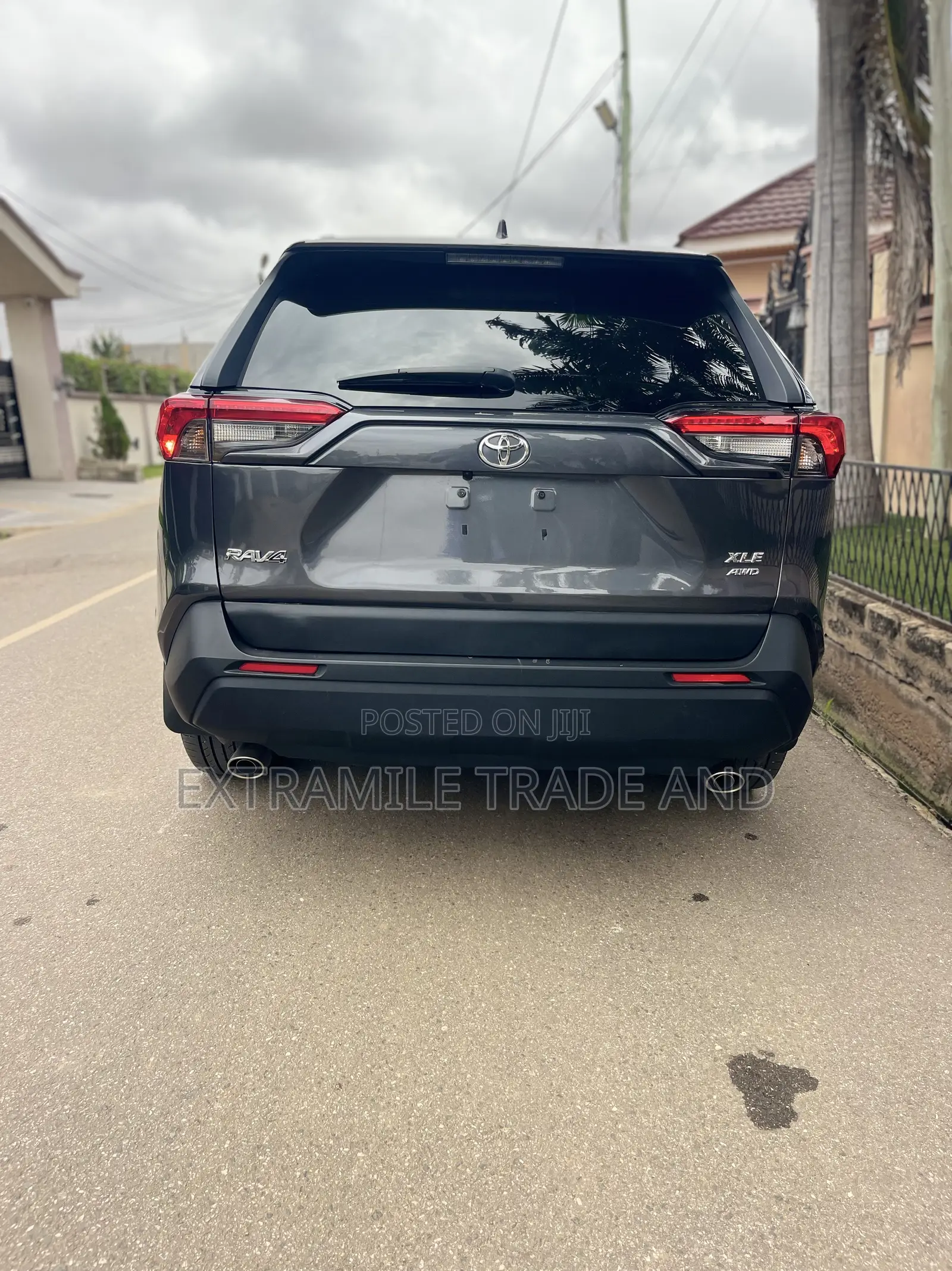 Toyota RAV4 XLE Premium 2025 Gray