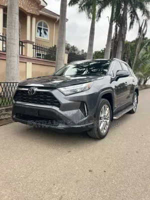 Toyota RAV4 XLE Premium 2025 Gray