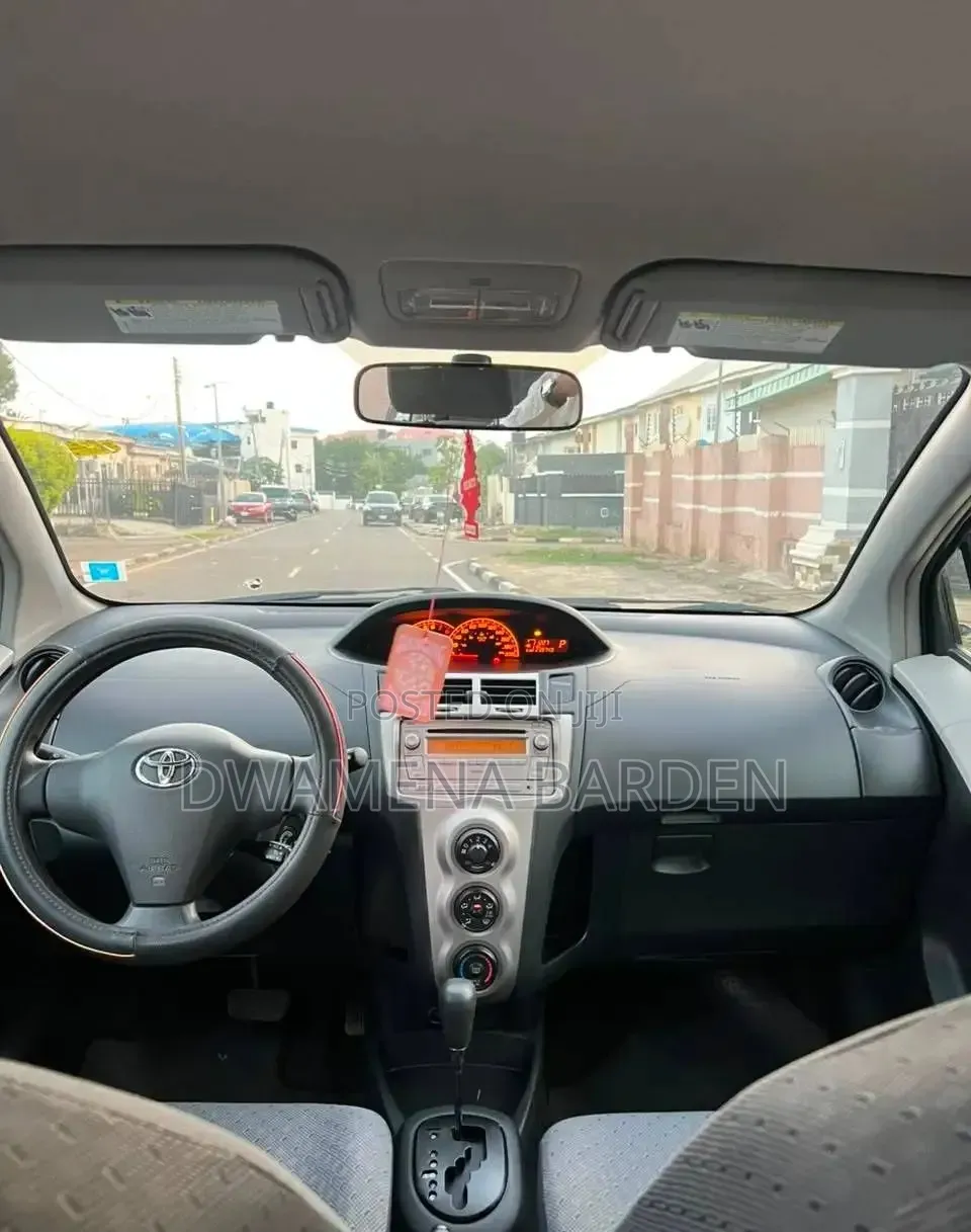 Toyota Yaris 2010 Black