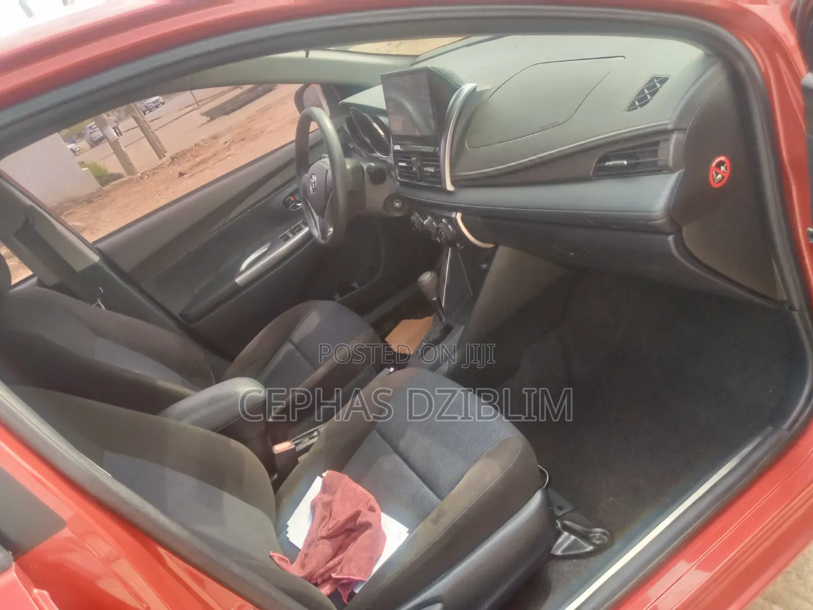 Toyota Yaris L Hatchback 5dr 2016 Red