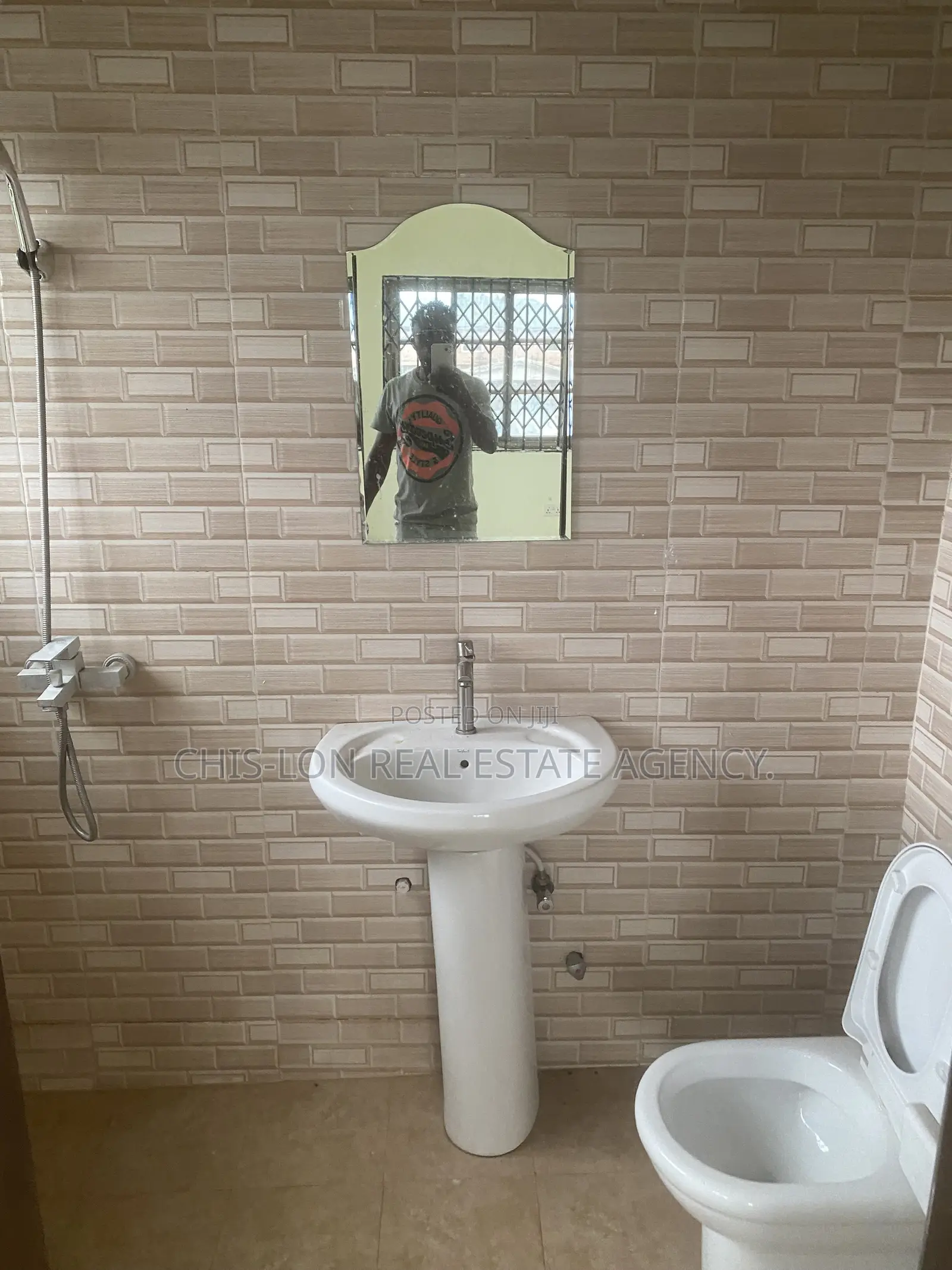 2bdrm Apartment in Kasoa Amanfrom Top for rent