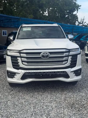 Toyota Land Cruiser LC300 2025 White