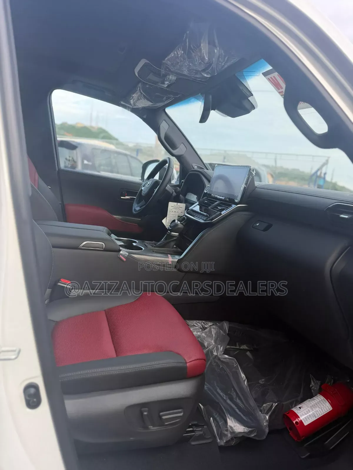 Toyota Land Cruiser LC300 2025 White