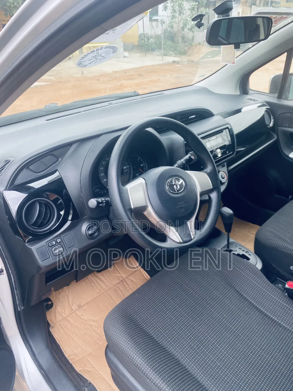 Toyota Vitz 2015 Gray