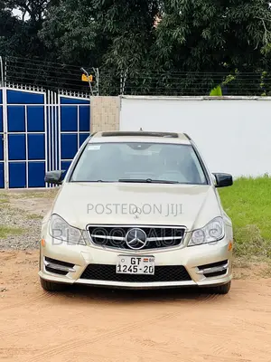 Mercedes-Benz C250 2012 Gold