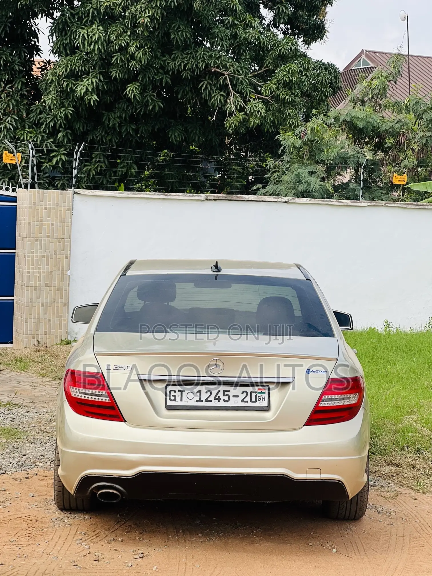 Mercedes-Benz C250 2012 Gold